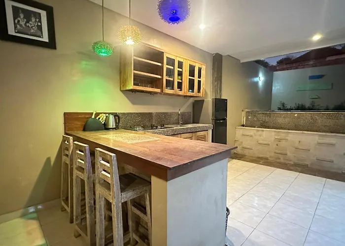 Taman Giri House 3 Bedrooms Holiday home *