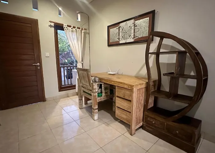 Taman Giri House 3 Bedrooms Holiday home