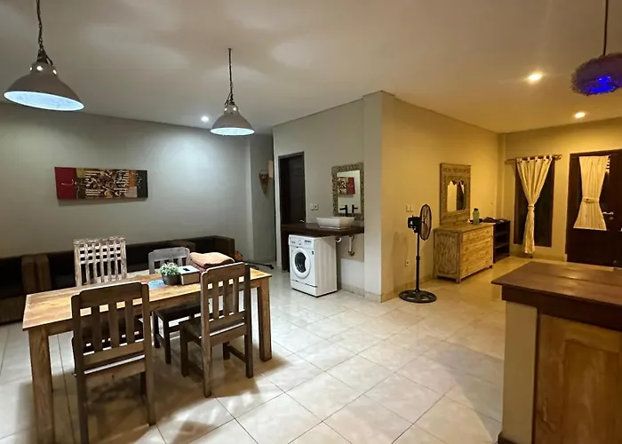 Taman Giri House 3 Bedrooms Holiday home