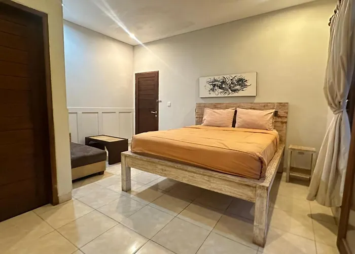 Taman Giri House 3 Bedrooms Holiday home